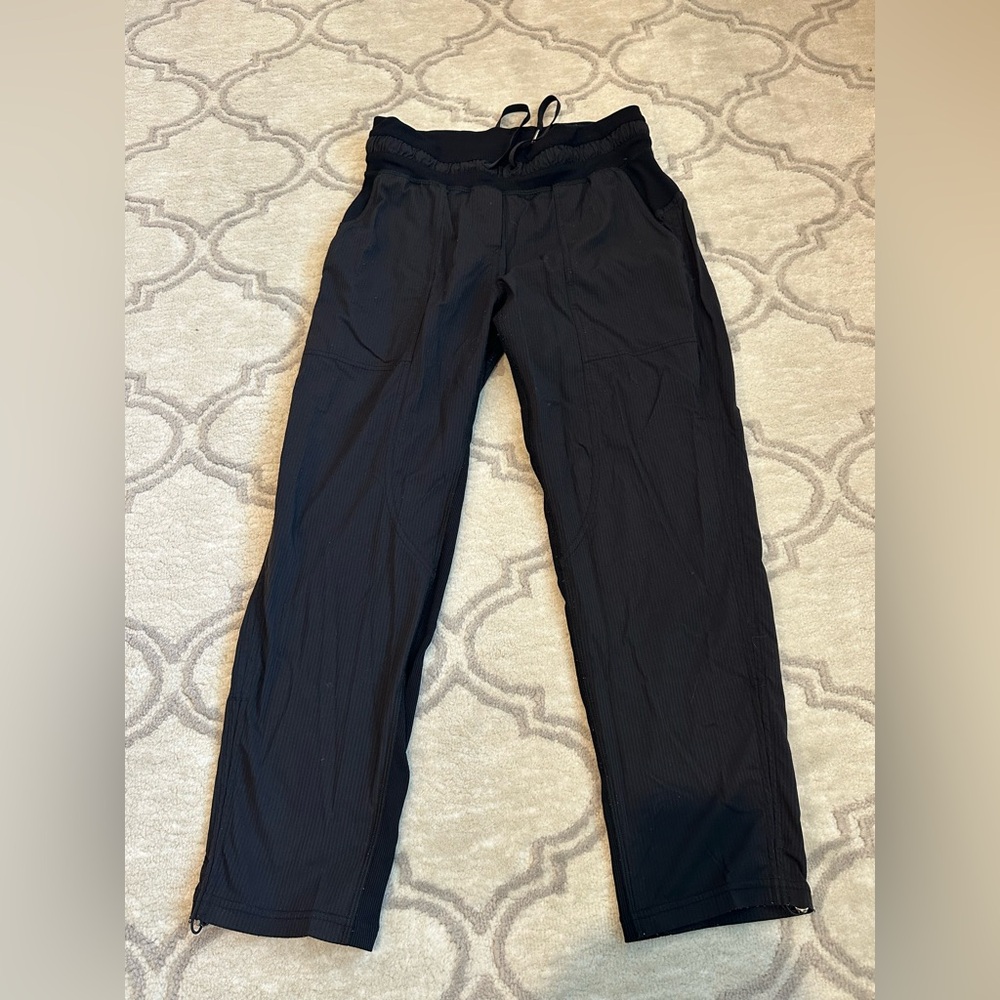 Lululemon Dance Studio Mid-Rise Cropped Pant 25”, size 4